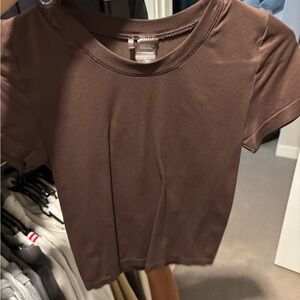 Aritzia Rich Brown Short Sleeve Tee